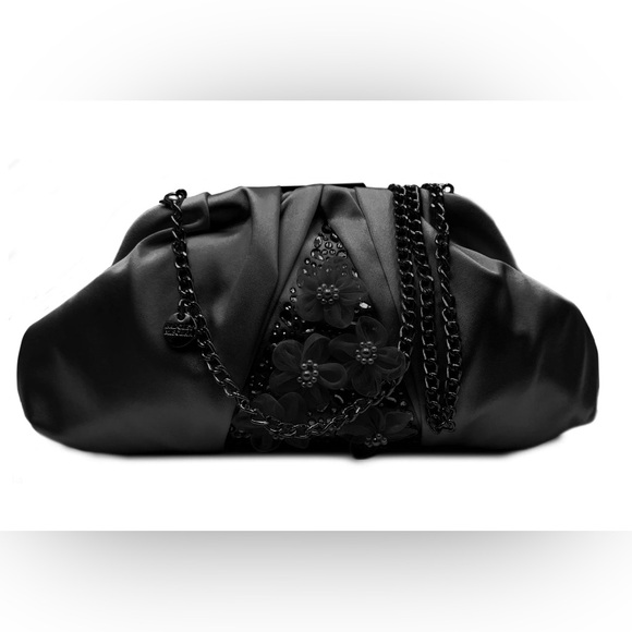 NWT Badgley Mischka Clutch Purse With Beautiful Floral...